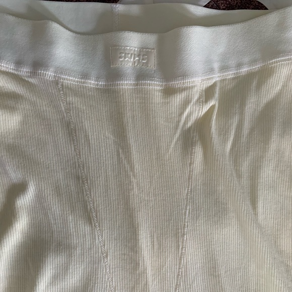 Skims Soft Collection Legging - Picture 2 of 4